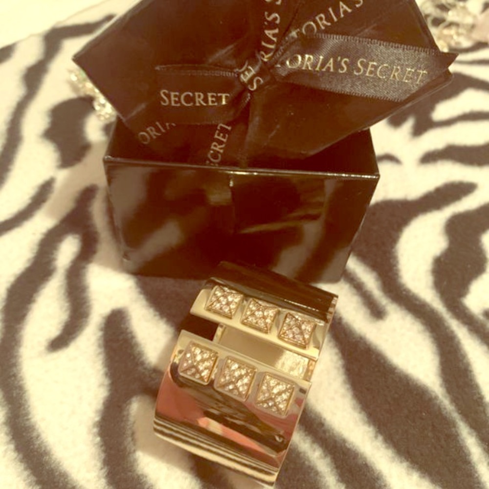 VS Angels fashion show bangle